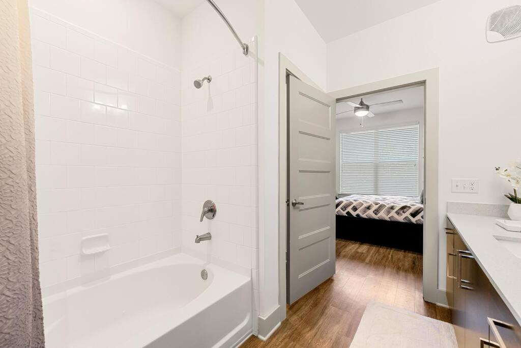 New!!! Walk To The Braves Stadium 2 Bedroom *